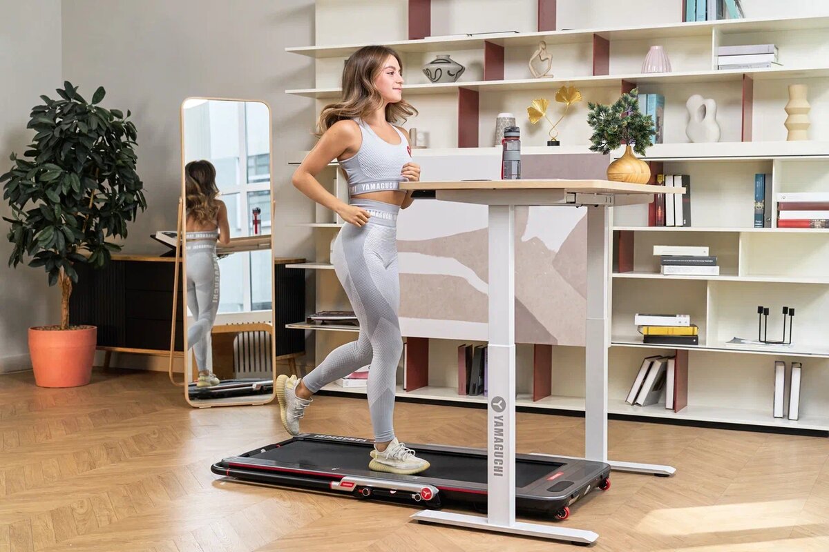 Беговая дорожка Yamaguchi Runway PRO-X + Стол с регулировкой высоты Yamaguchi Standing Desk