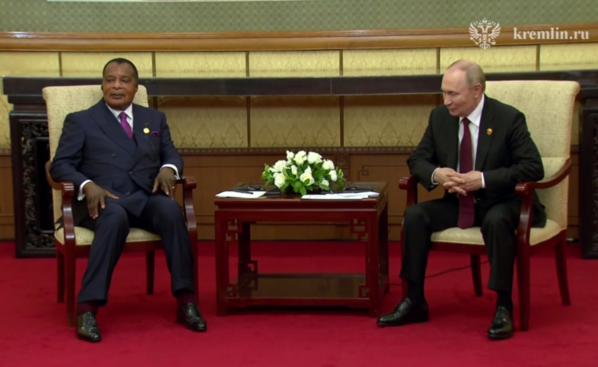    Владимир Путин на встрече с президентом Республики Конго Дени Сассу-Нгессо в Пекине / Источник: © Администрация президента России. Кадр из видео