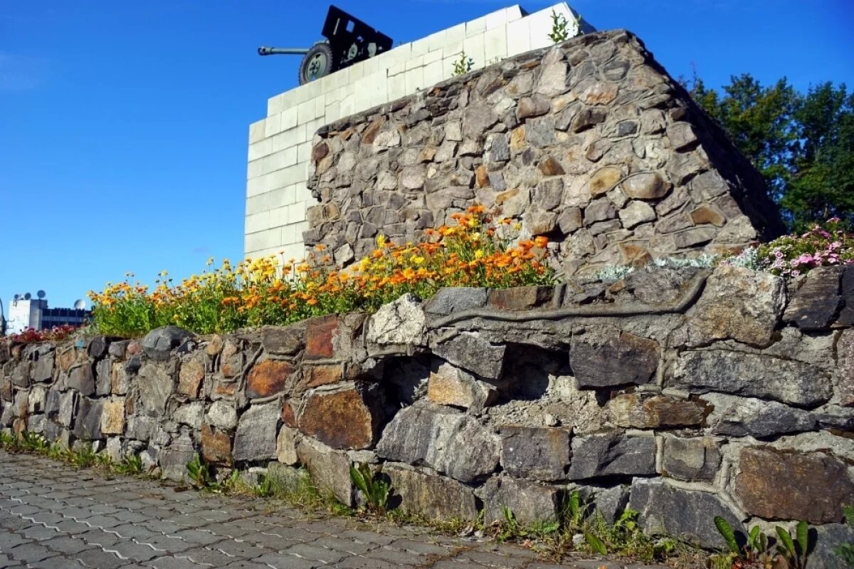    В Мурманске начался ремонт памятника 6-ой Героической комсомольской батареи