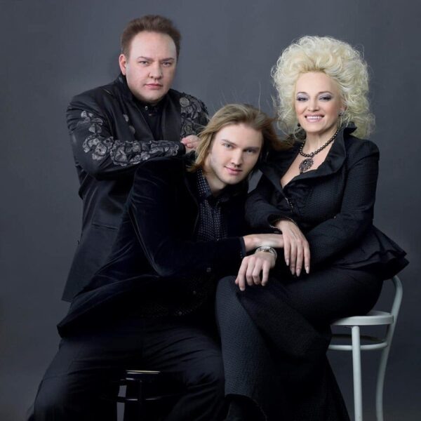    Надежда Кадышева с сыном и мужем, фото: muzhyazheny.ru