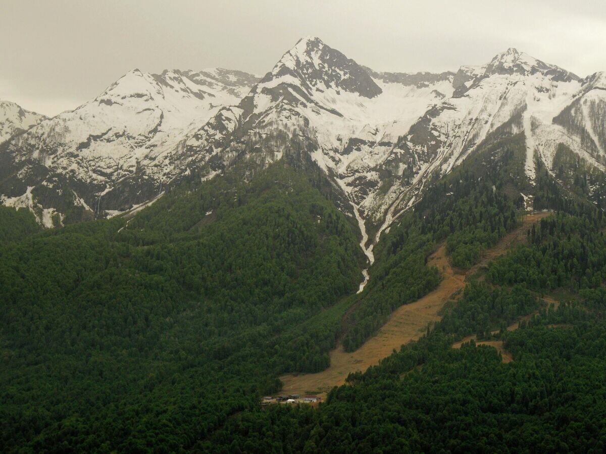    Красная поляна с борта вертолета© РИА Новости / Михаил Мордасов
