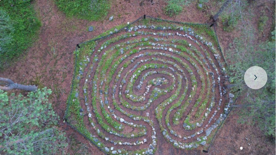 Вид на лабиринт сверху. Источник - https://murmansk.travel/places/155