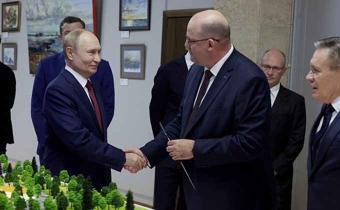 Президент Владимир Путин и Владимир Шевченко в Сарове. Фото Kremlin.ru