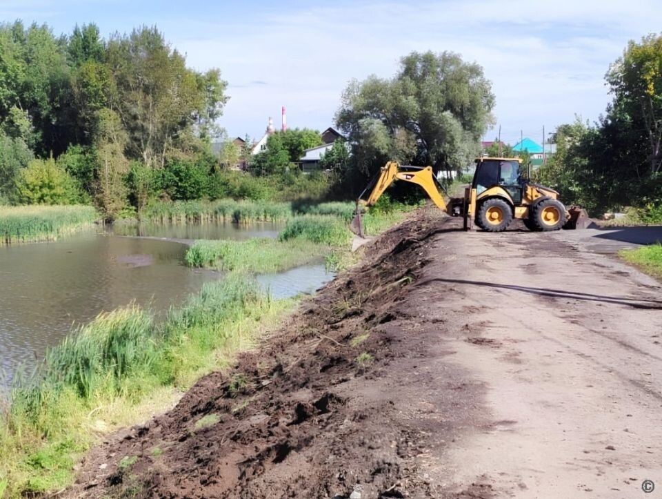    Ремонт дамбы в Барнауле. Источник: barnaul.org