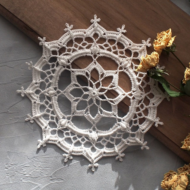 Салфетка Honoria, автор дизайна  Machika Sawada