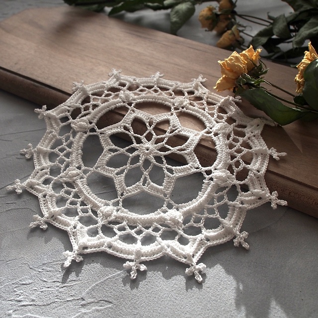 Салфетка Honoria, автор дизайна  Machika Sawada