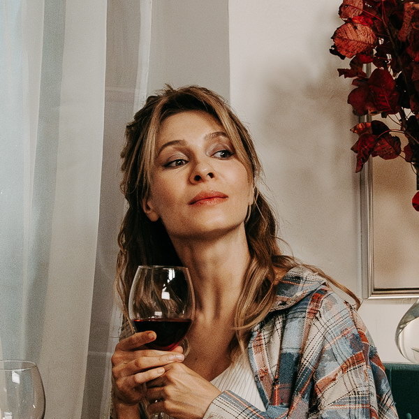     Ургант и Подкаминская откроют винодельню на СТС