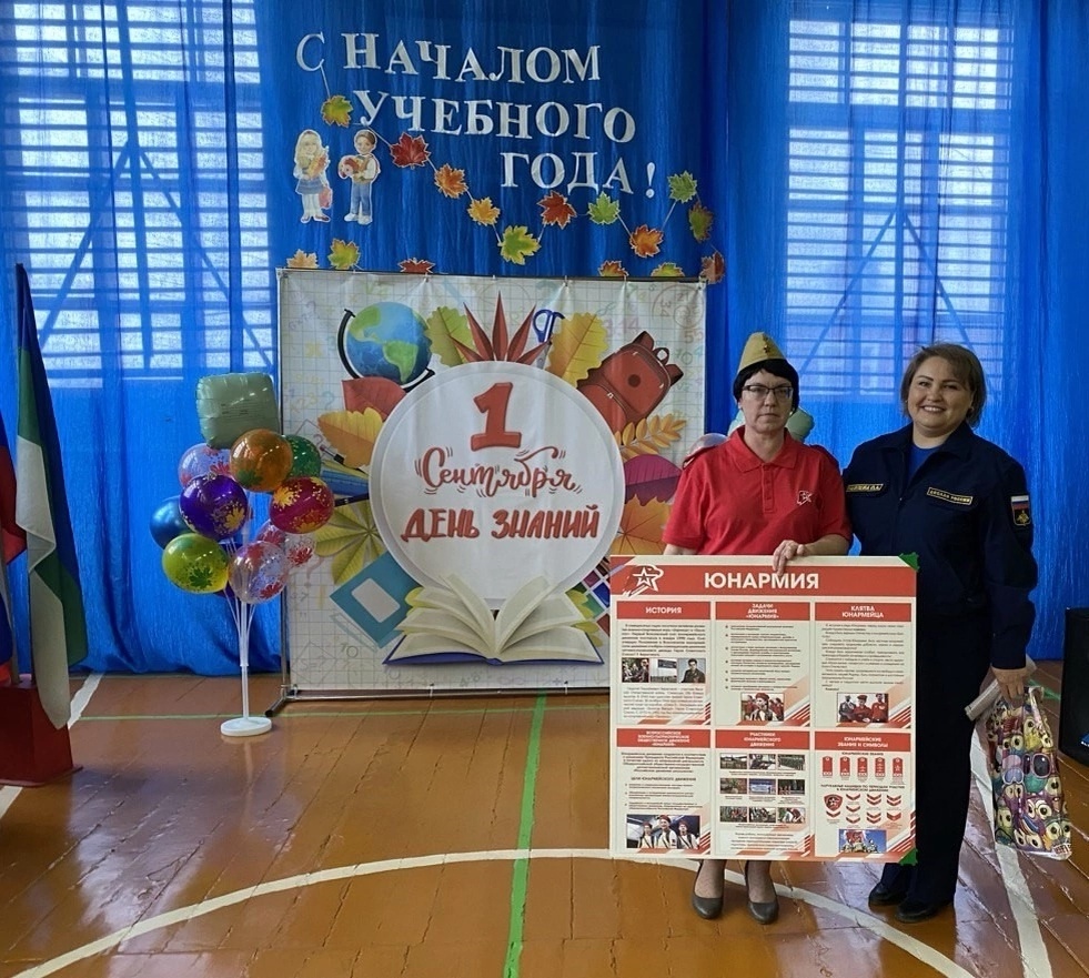 с.Ношуль. Председатель МО ДОСААФ России Прилузского района поздравляет юнармейцев