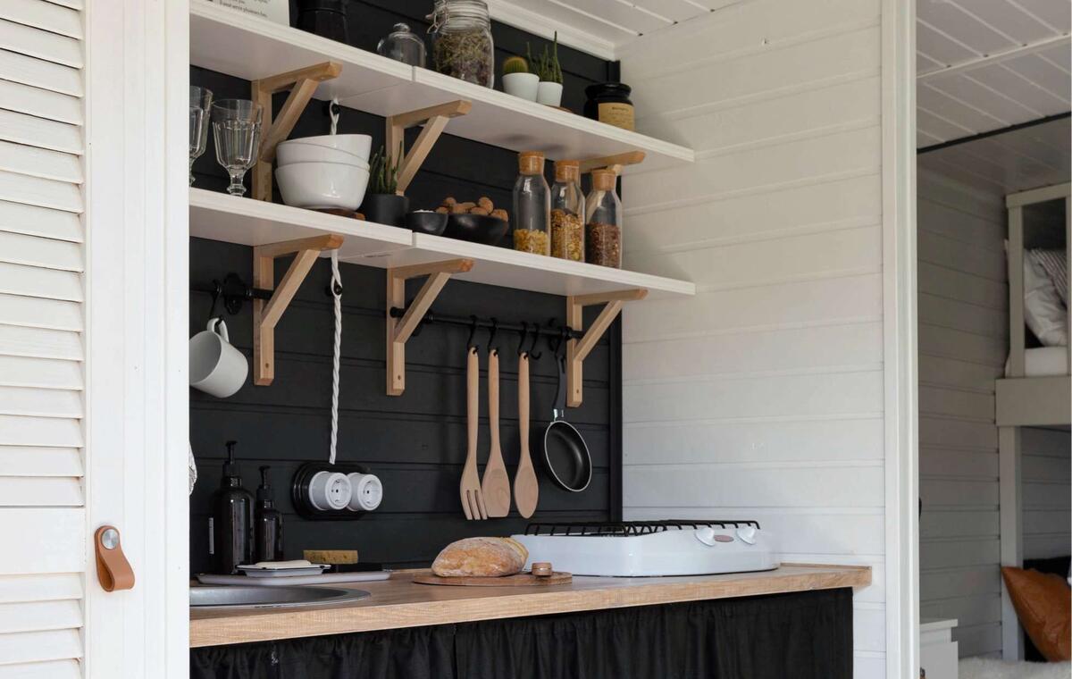 Фото с сайта: https://www.inmyroom.ru/posts/35677-kak-byudzhetno-obustroit-interer-zagorodnogo-doma-lajfhaki-ot-ehksperta