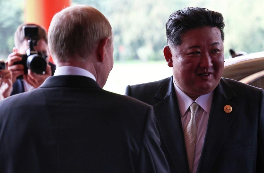    Владимир Путин и председатель государственных дел КНДР Ким Чен Ын / Источник: © Сергей Бобылев//POOLРИА Новости
