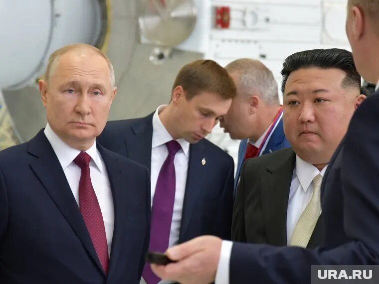 Путин и Ким Чен Ын после переговоров отправились на неформальную встречу. Фото: Лазарева Екатерина © URA.RU