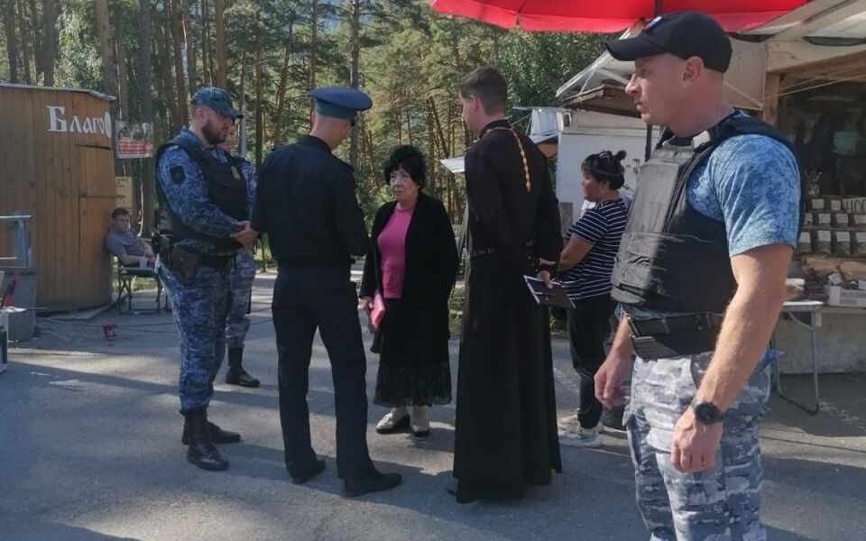    Судебные приставы и представители Горноалтайской Епархии