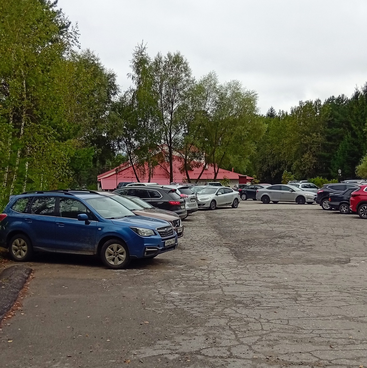 Парковка в Поленово. Фото из личного архива автора.