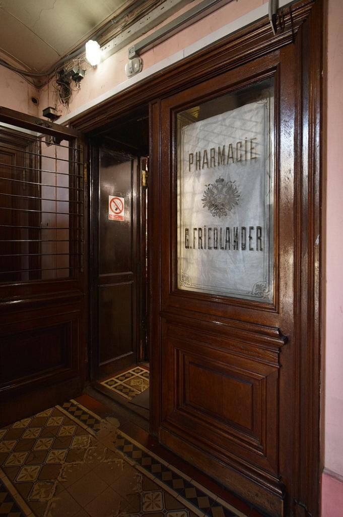 Второй этаж, входная группа. Фото с сайта проекта "Витражи С.-Петербурга".