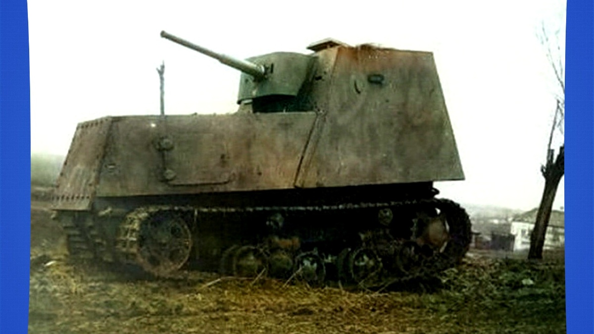 НИ-1 (На Испуг). Трактора, обшитые металлом применялись советскими солдатами во время Битвы за Одессу.