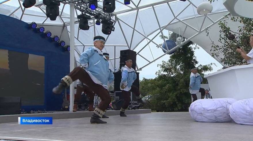 Праздник на Улице Дальнего Востока на набережной ДВФУ