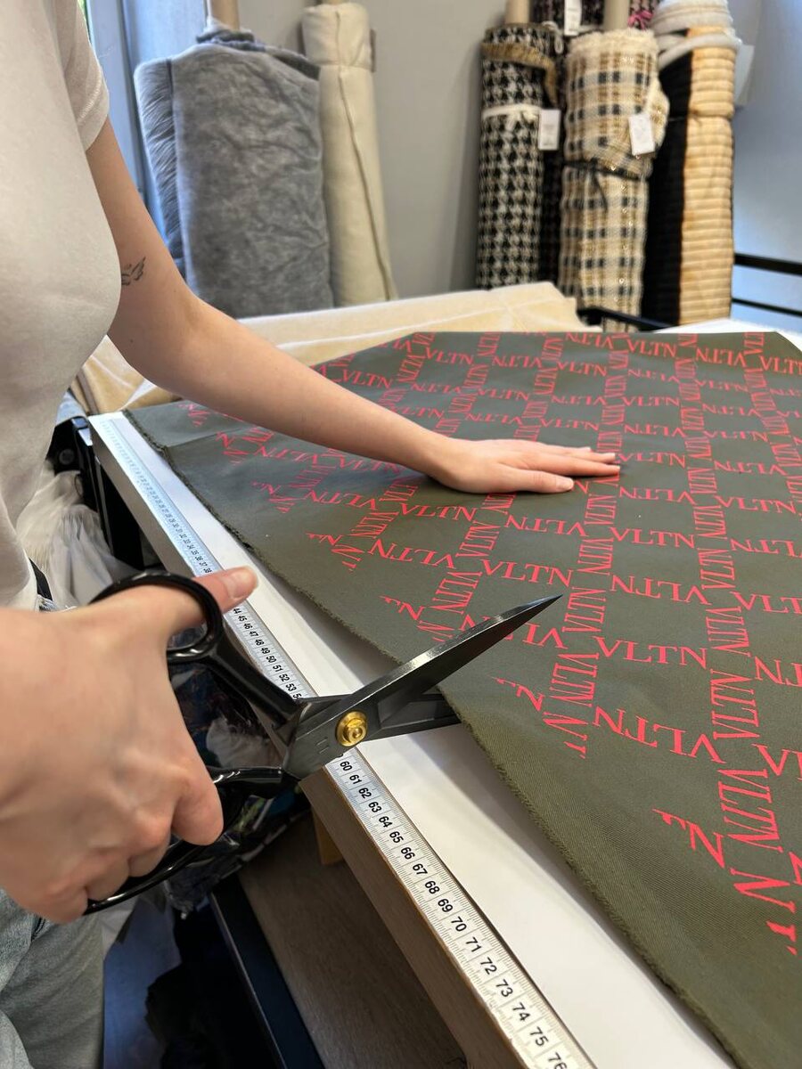 В наличии всего 2 купона: 1,5м и 1,7м 

Состав: хлопок 100% 
Ширина: 152 см 
Артикул: 2301924
Цена: 2450₽/м 