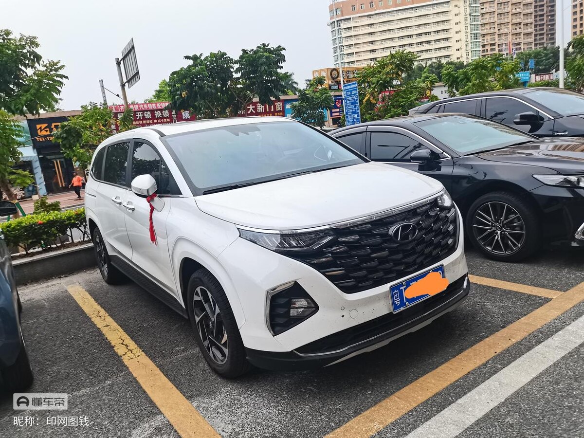 Фото 1. Передняя часть Hyundai Custo.