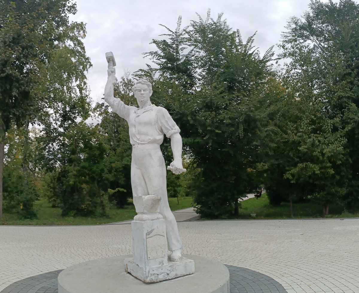 Где-то на территории городского парка. Фотография автора, сентябрь 2025 года. 