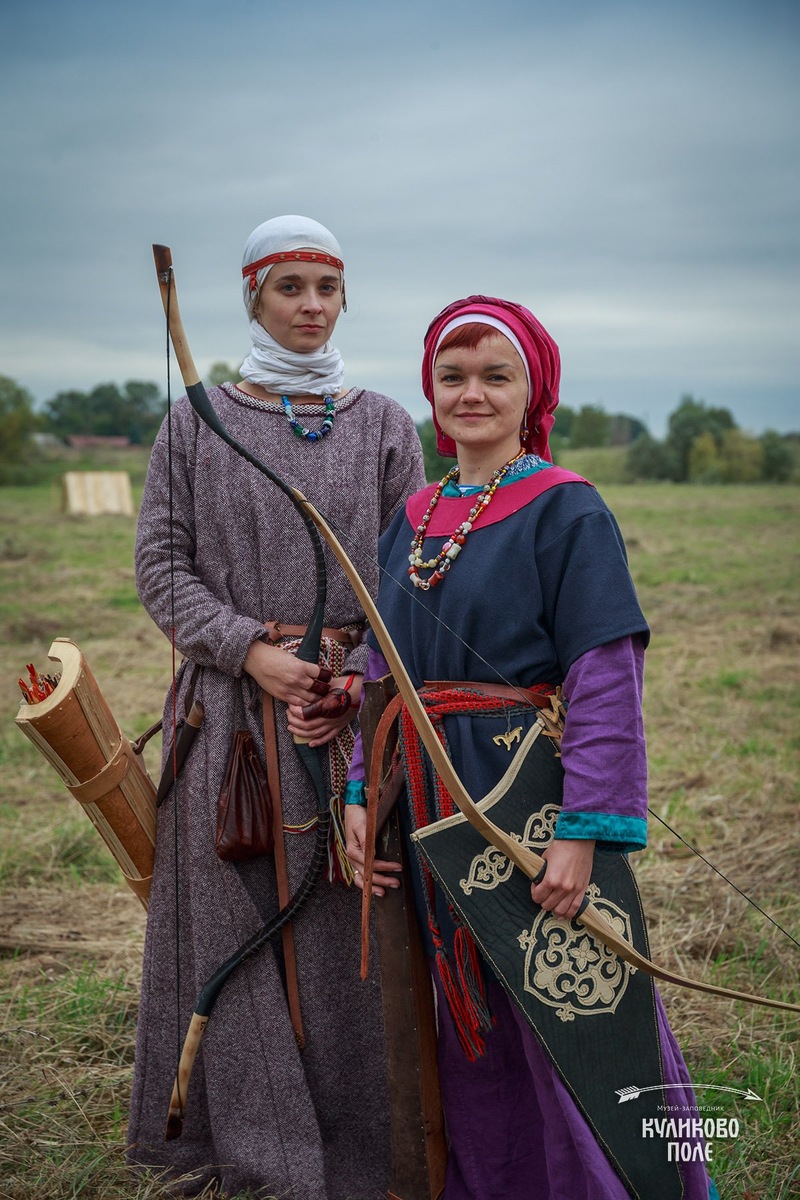 Все костюмы реконструкторов воссозданы по археологическим находкам и проходят строгий конкурсный отбор на историческое соответствие
