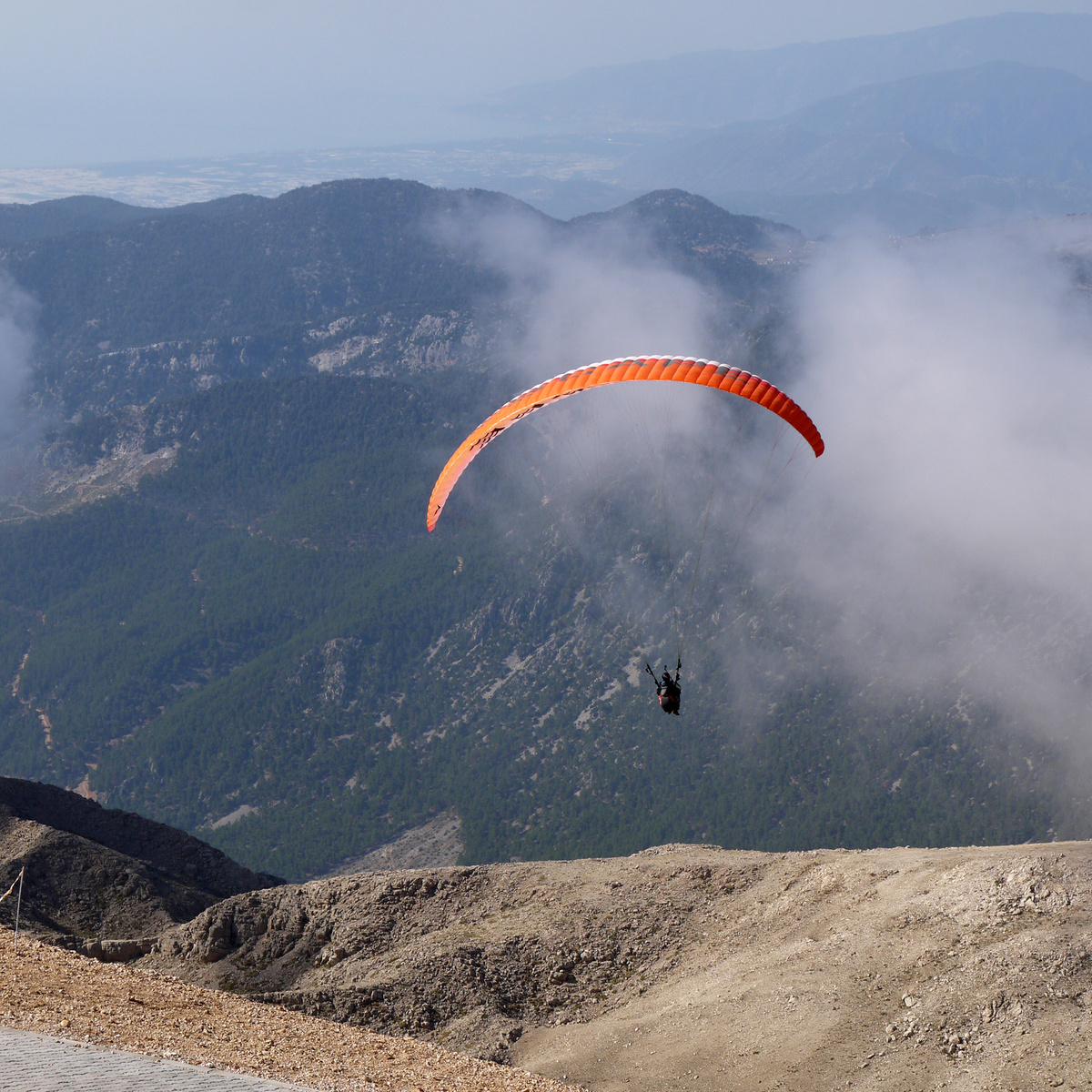 Люблю фотографировать экстремалов в разных странах. Это фото сделано в Турции. 