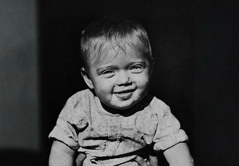 Алиса Фрейндлих в детстве. 