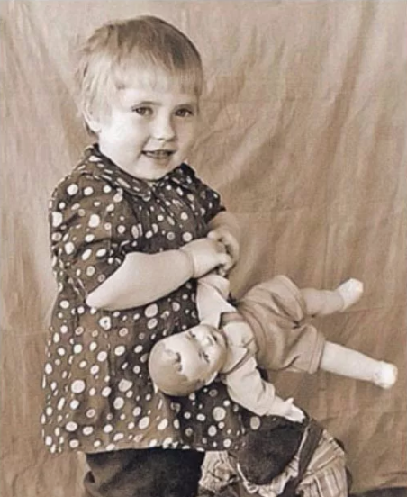 Инна Чурикова с детстве. Яндекс картинки.