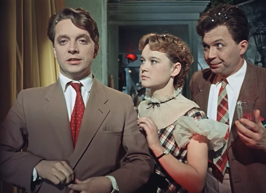 Кадр из фильма "Карнавальная ночь". Яндекс картинки.