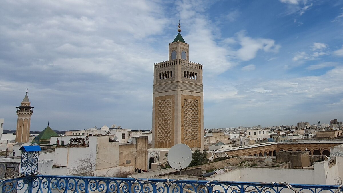 Минарет  мечети Зейтуна в г. Тунисе