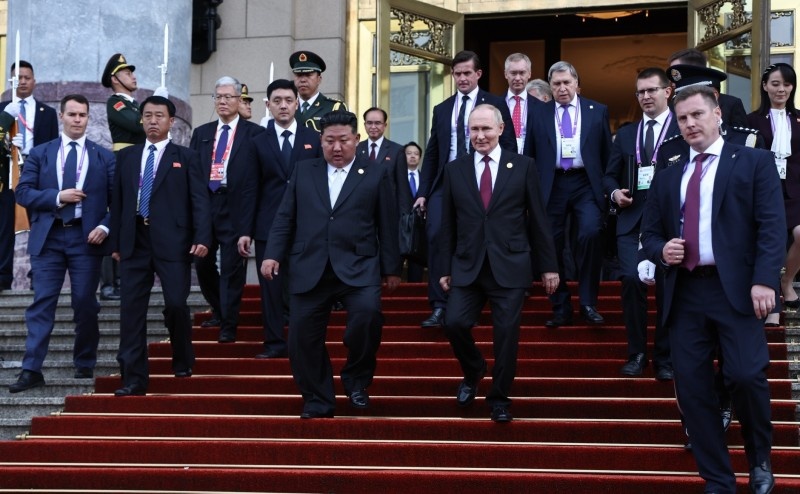    Старые друзья встретились в Китае. ФОТО: Kremlin Pool/via Global Look Press