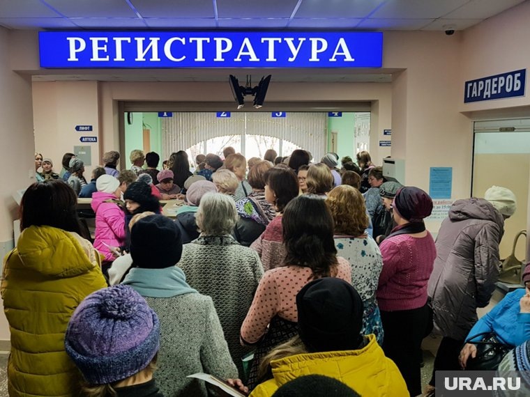    При этом с 1 сентября поток посетителей и очередь уменьшились в два раза