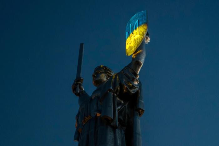 Обложка © Shutterstock / FOTODOM / paparazzza
