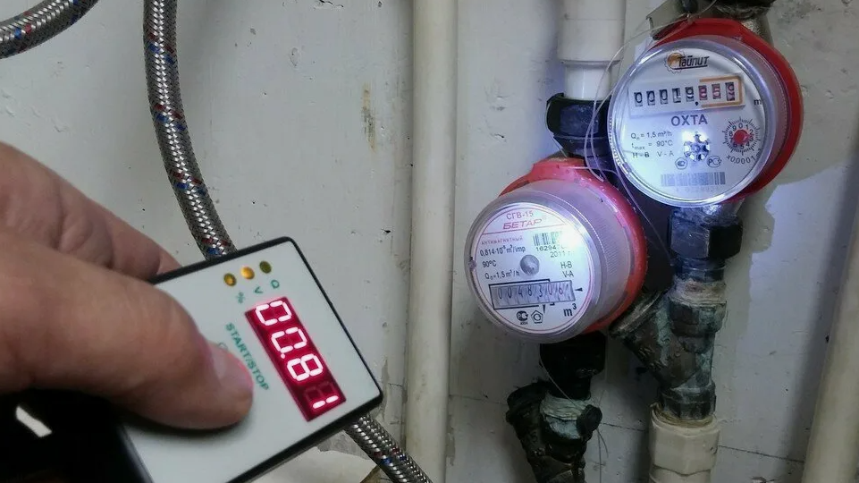 Если у вас не было поверки счетчиков на воду и вы платили много по нормативу - можно вернуть переплаченные деньги