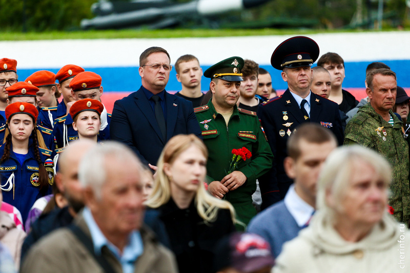    Мероприятие в День солидарности в борьбе с терроризмом прошло в парке Победы. Там собрались школьники, общественники, военные.