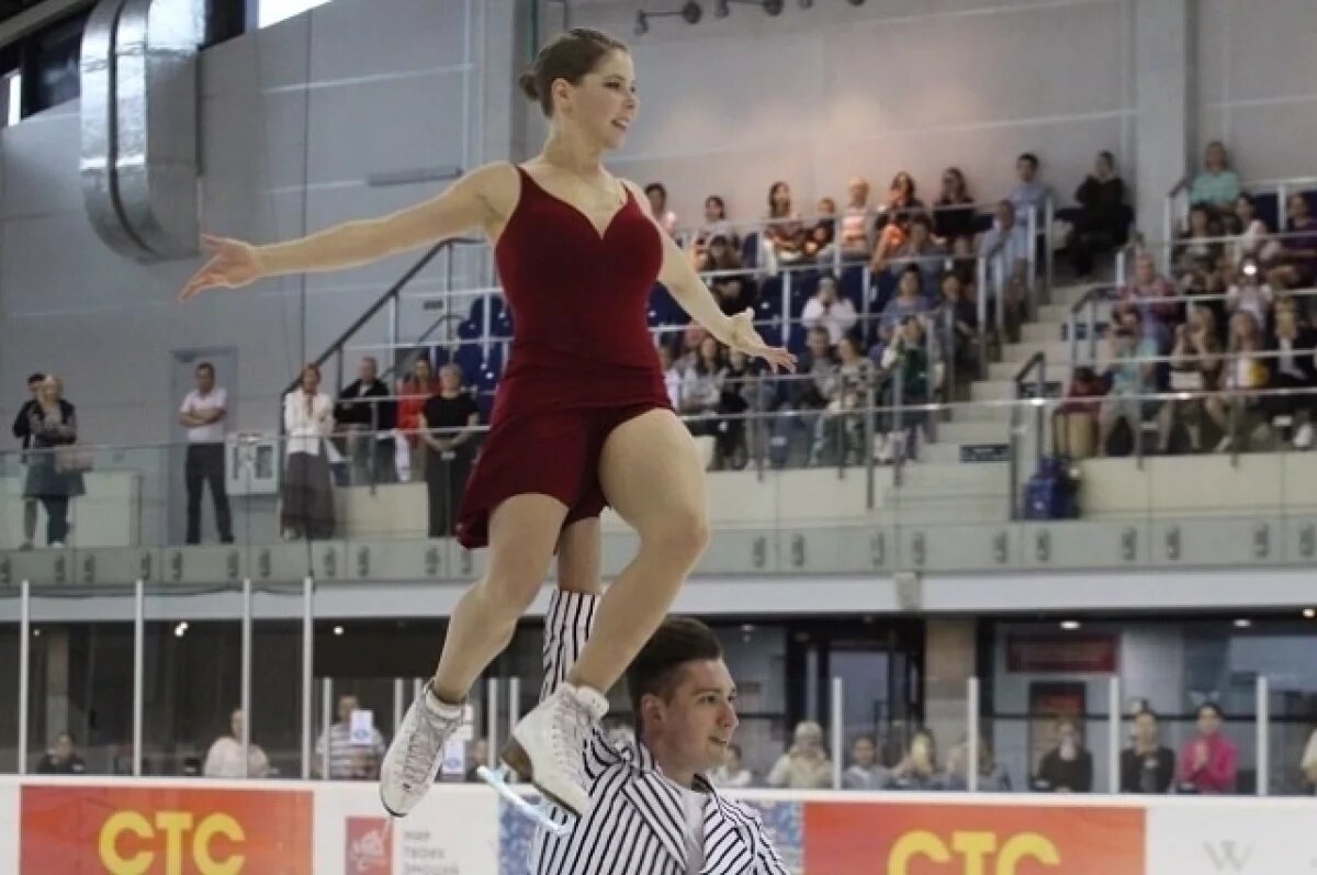    На глазах Мишиной и Галлямова девочка упала в обморок на школьной линейке