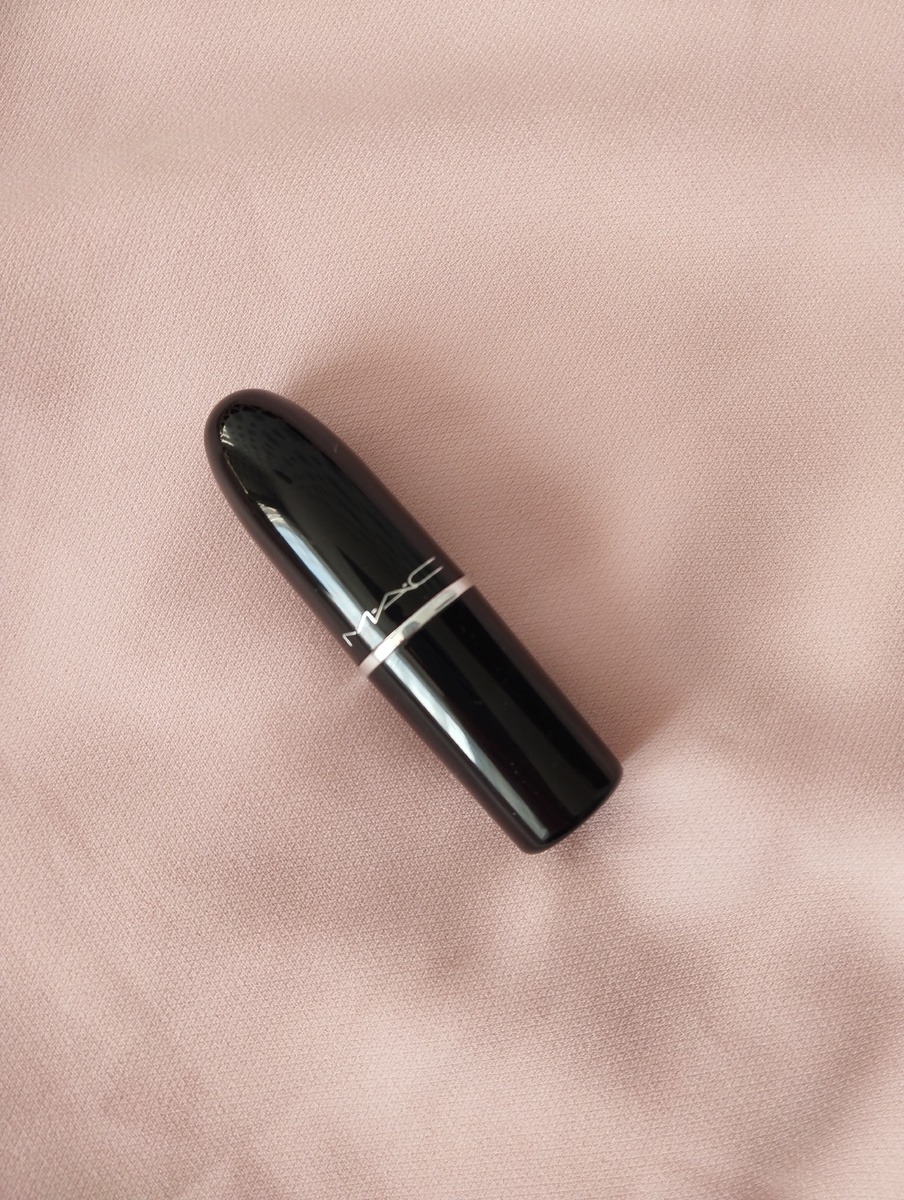 Помада для губ MAC Lustreglass lipstick. Оттенок 508 Hug me. 