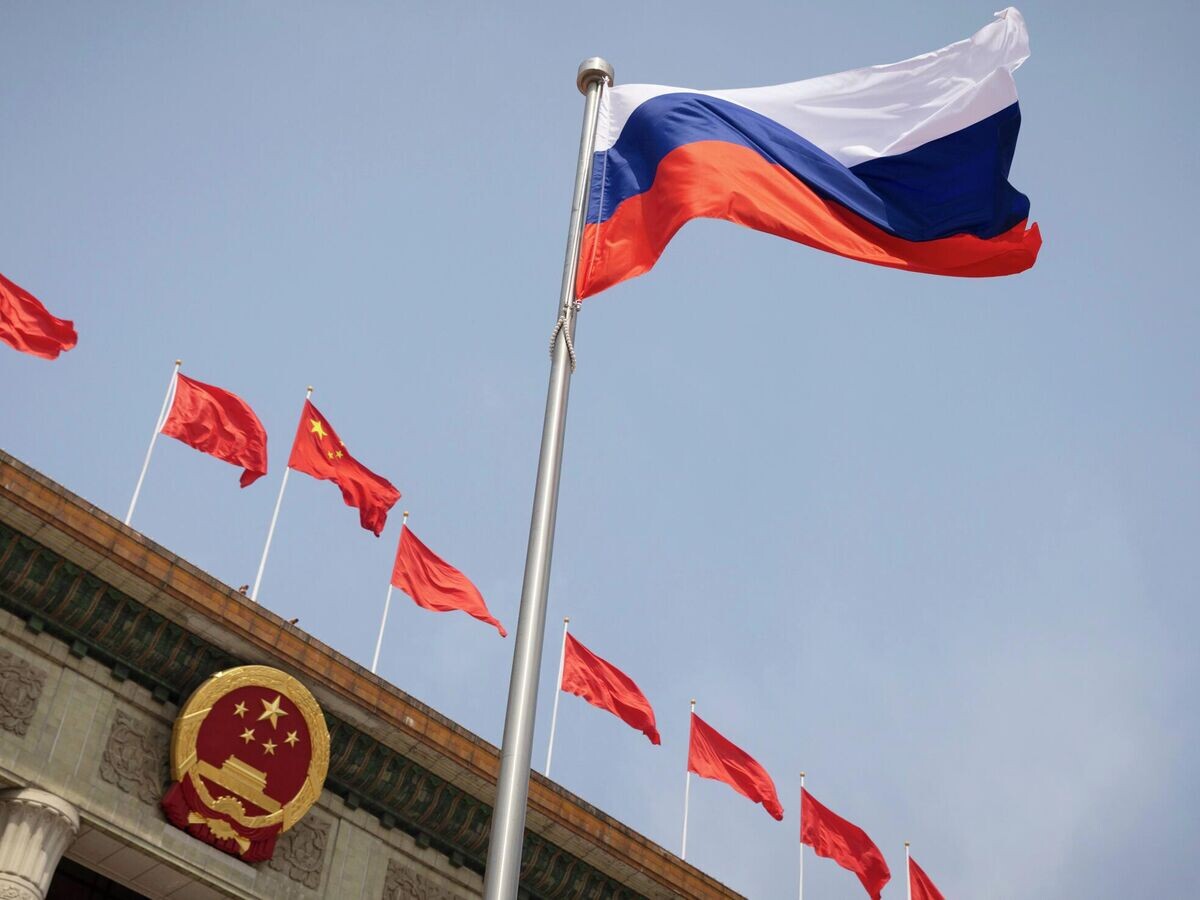    Российский флаг в Пекине© AP Photo / Thomas Peter