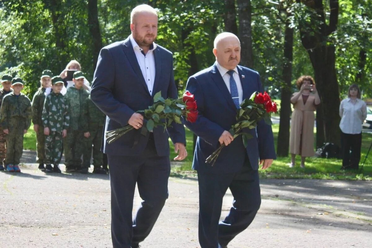    Глава Пскова почтил память погибших от рук террористов