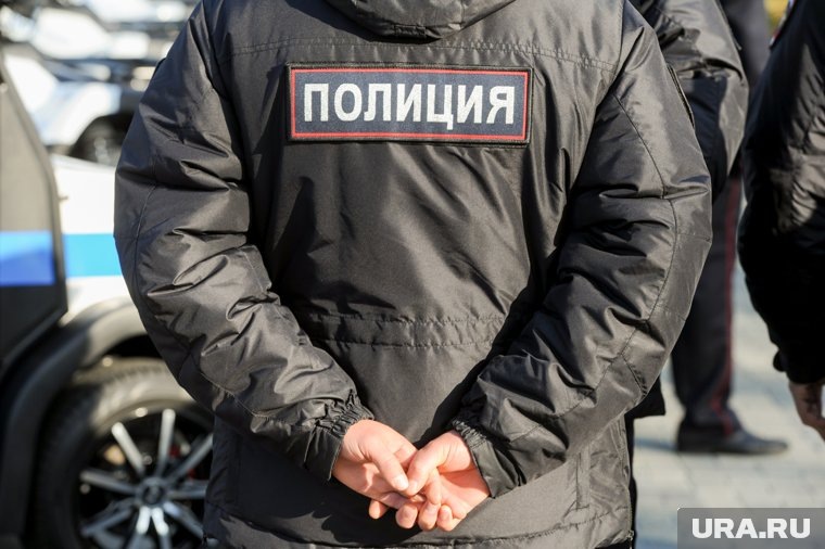    В поселке под Екатеринбургом раздают ориентировки на беглецов