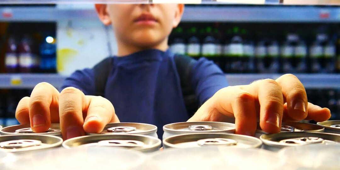 В Госдуме выступили с инициативой ввести уголовную ответственность за продажу энергетических напитков несовершеннолетним