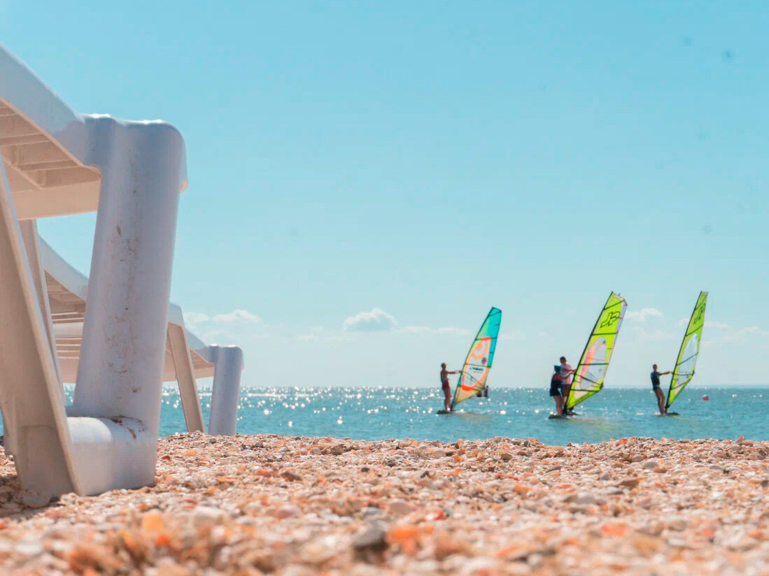 В отличие от главного курорта Краснодарского края — Сочи, в Ейске получится более умиротворённый и тихий отдых. Однако развлечений здесь предостаточно для туристов любого возраста. Фото: Татьяна / Яндекс Карты