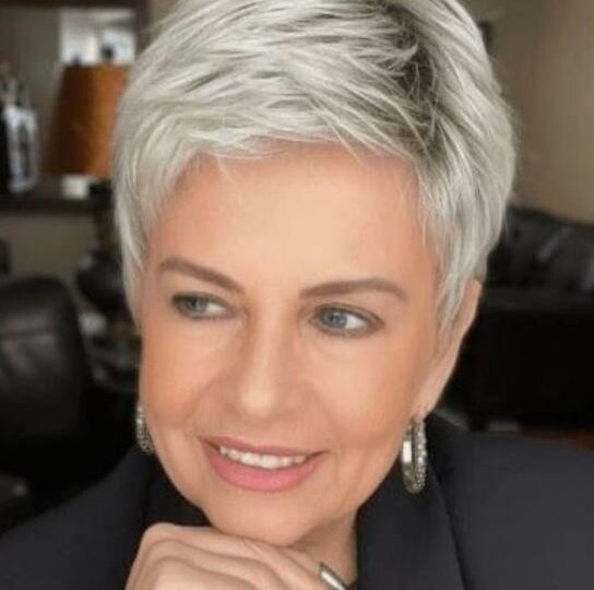 Короткие стрижки с несложным уходом для зрелых женщин