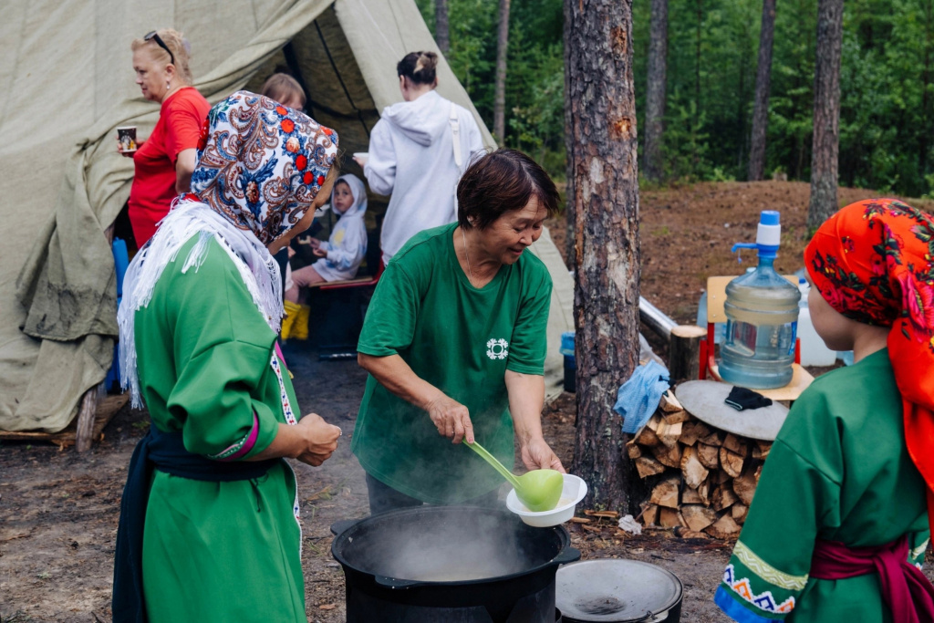    Кочующие женщины России получили профессию «Работник кочевого жилища» и социальные гарантии