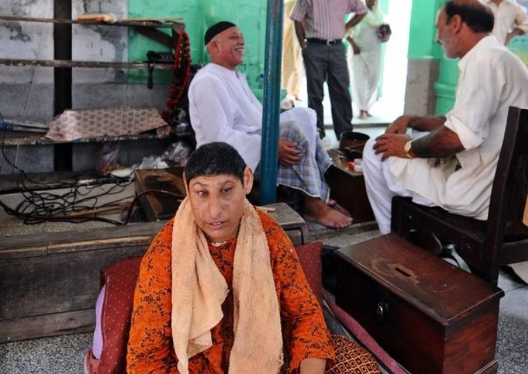 Проклятые дети Пакистана: как малышей превращают в «крыс» ради наживы