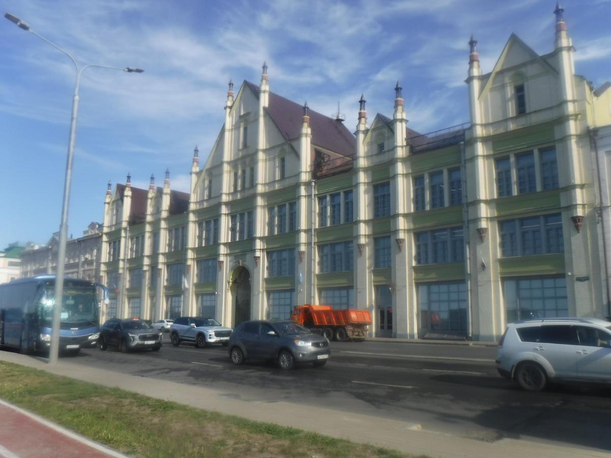 Комплекс банка М. С. Рукавишникова. Это промышленный корпус на Нижне-Волжской набережной. А банк на Рождественской улице. А здание очень красивое