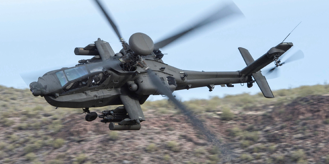 Американские вертолеты AH-64E Apache продемонстрировали способность противостоять БПЛА
