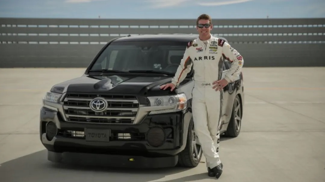 Toyota Land Speed Cruiser и Карл Эдвардс