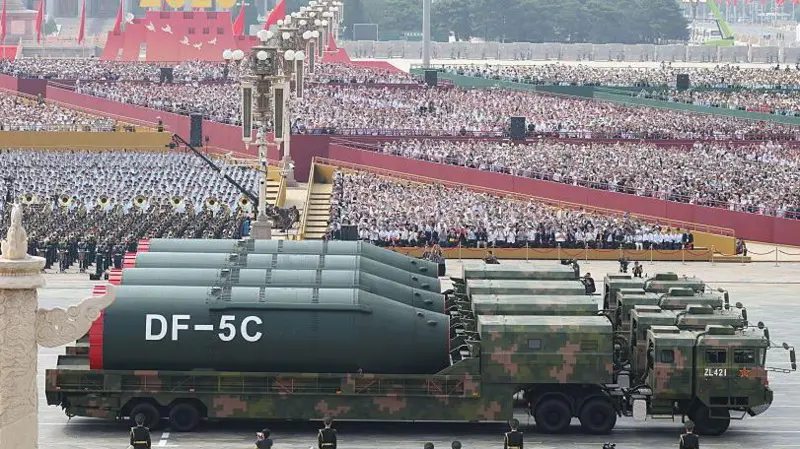 Тяжелая баллистическая ракета DF-5C способна поразить цель в любом конце земли. Фото: Sheng Jiapeng/China News Service/VCG - Getty Images