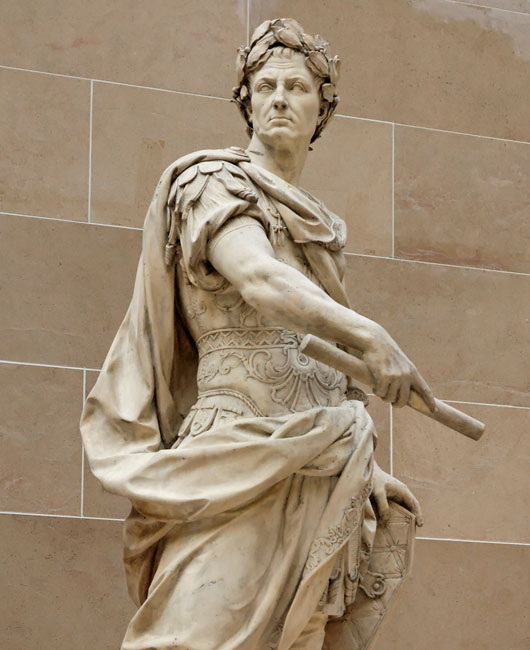  Статуя Цезаря в саду Версальского дворца (1696, скульптор Никола Кусту). Фото: общественное достояние, commons.wikimedia.org/w/index.php?curid=895638