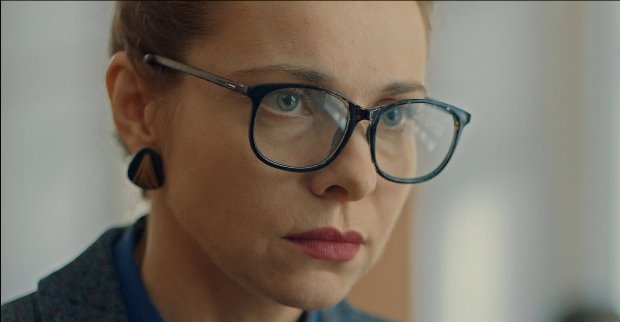 Надя - преподаватель, (актриса Екатерина Гусева).